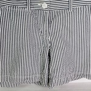 Crown & Ivy Women's Seersucker Striped Blue Shorts sz 8 Flat Front